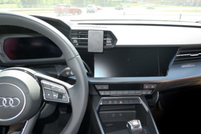 Audi A3 2021, mobilhållare